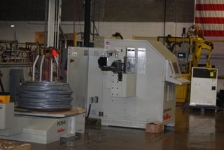 Cella collaborativa con cobot e sistemi di protezione in produzione