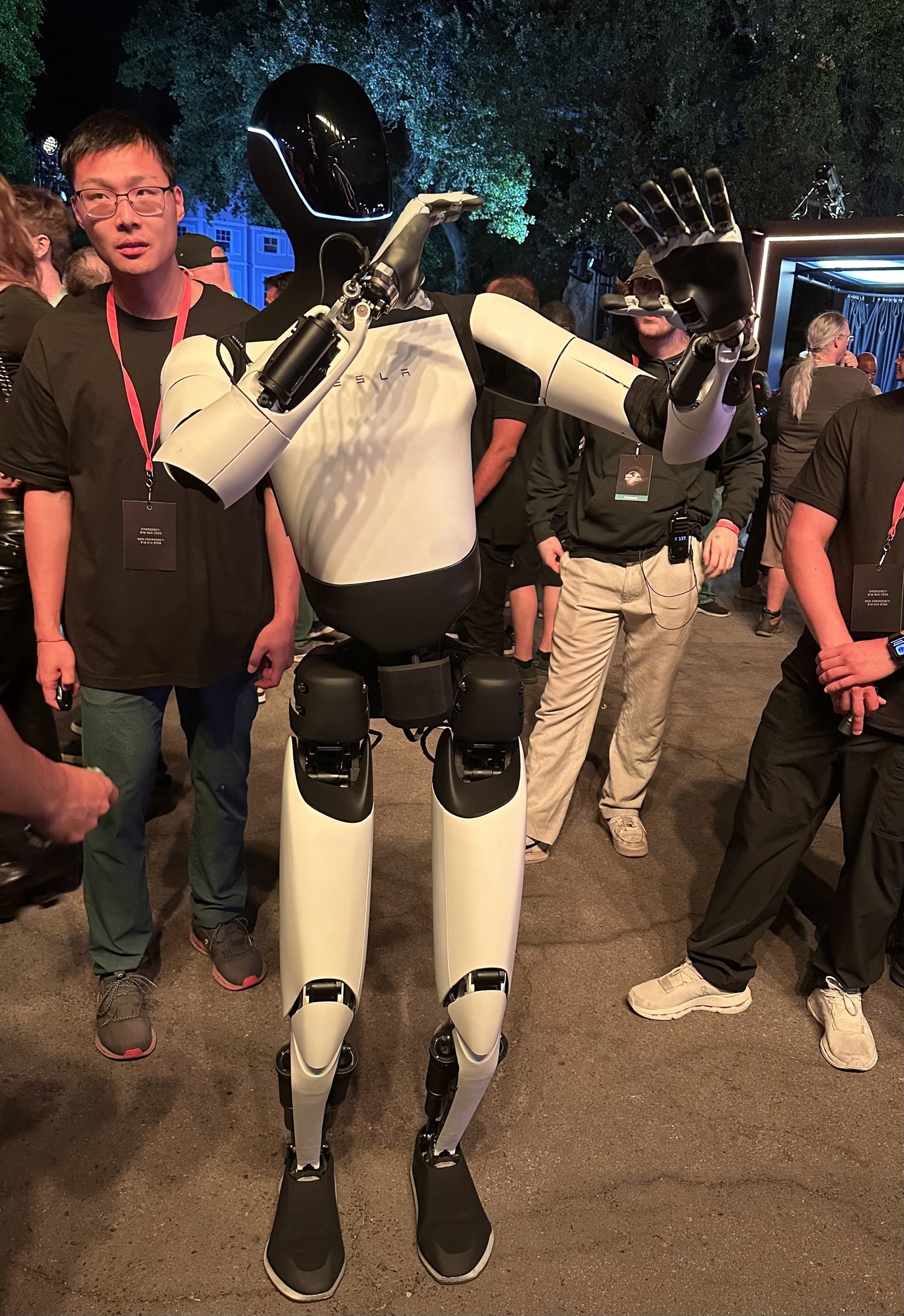 Robot umanoide durante una presentazione pubblica