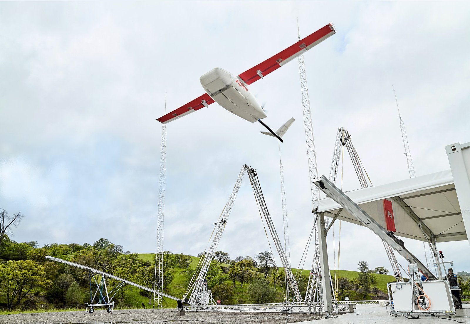 Drone in fase di lancio per missioni operative