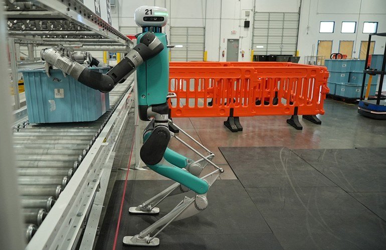 Robot Digit di Agility in scenario logistico con tote