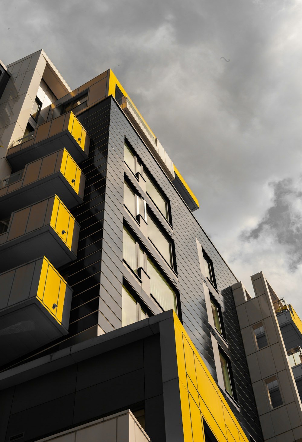 Simulazione robot con NVIDIA Isaac Sim e Isaac Lab per training AI industriale