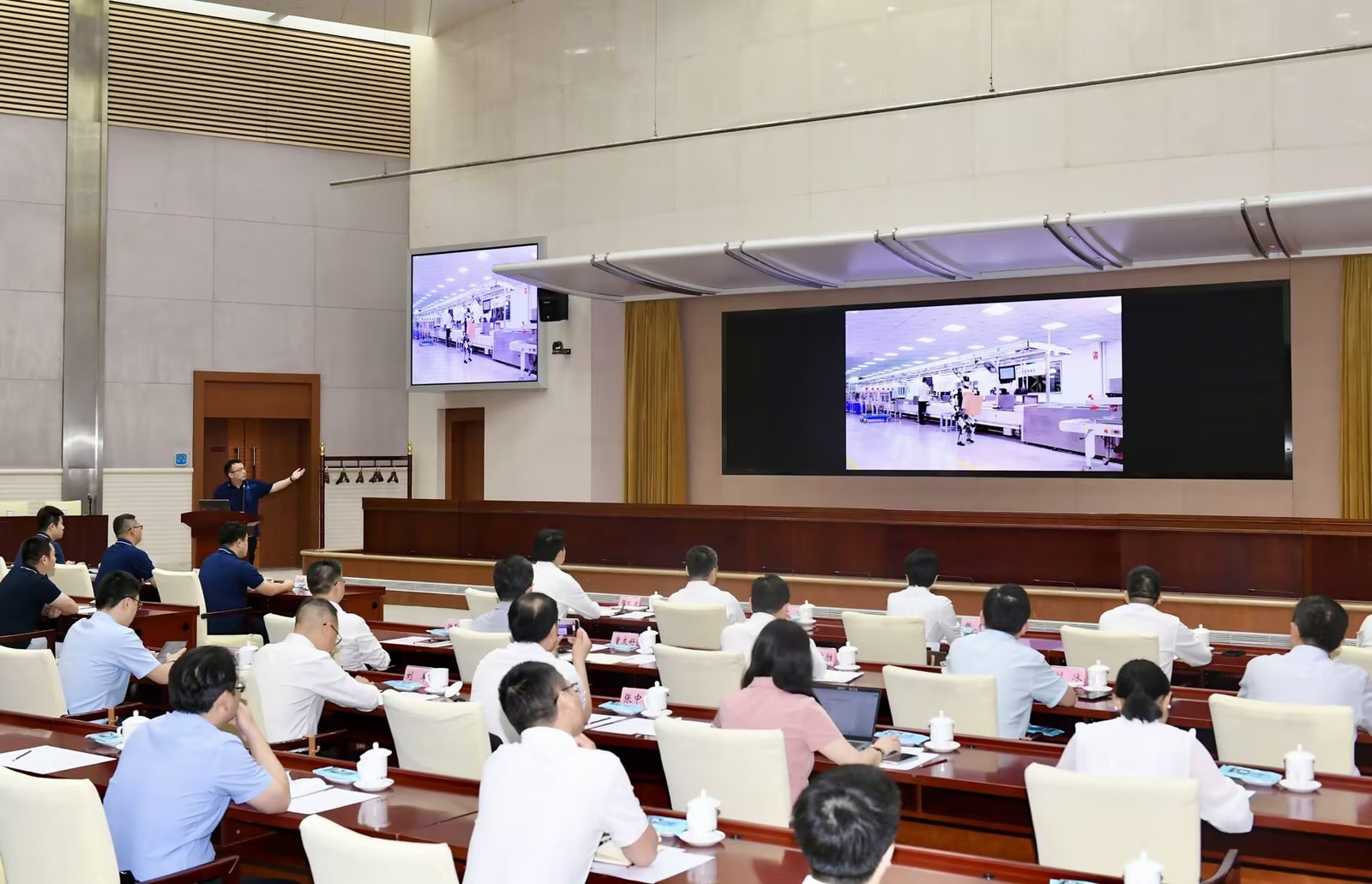 Conferenza aziendale sulla partnership Schaeffler Leju per humanoid industriali