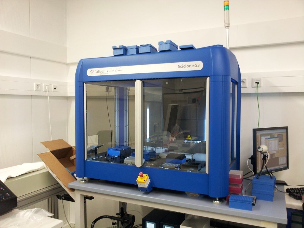 Workstation robotica di liquid handling per automazione di laboratorio