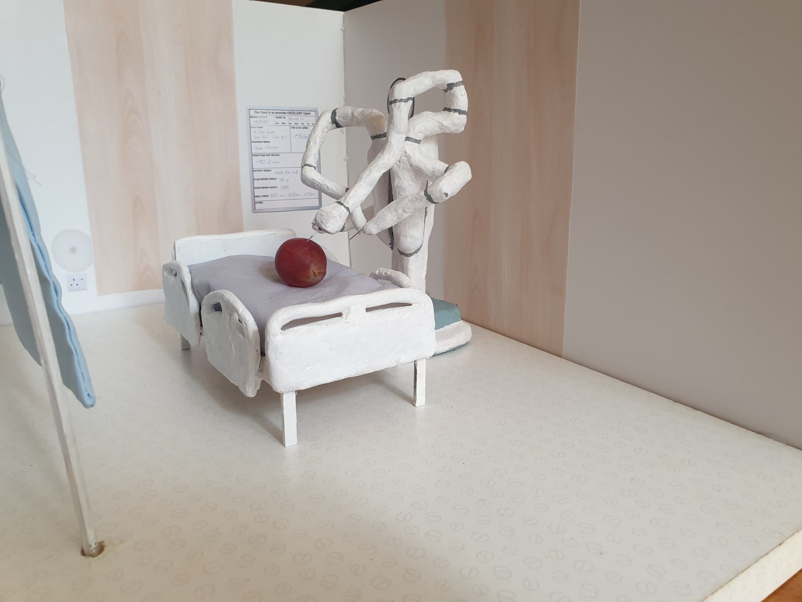 Robot chirurgico da Vinci in sala operatoria con team medico