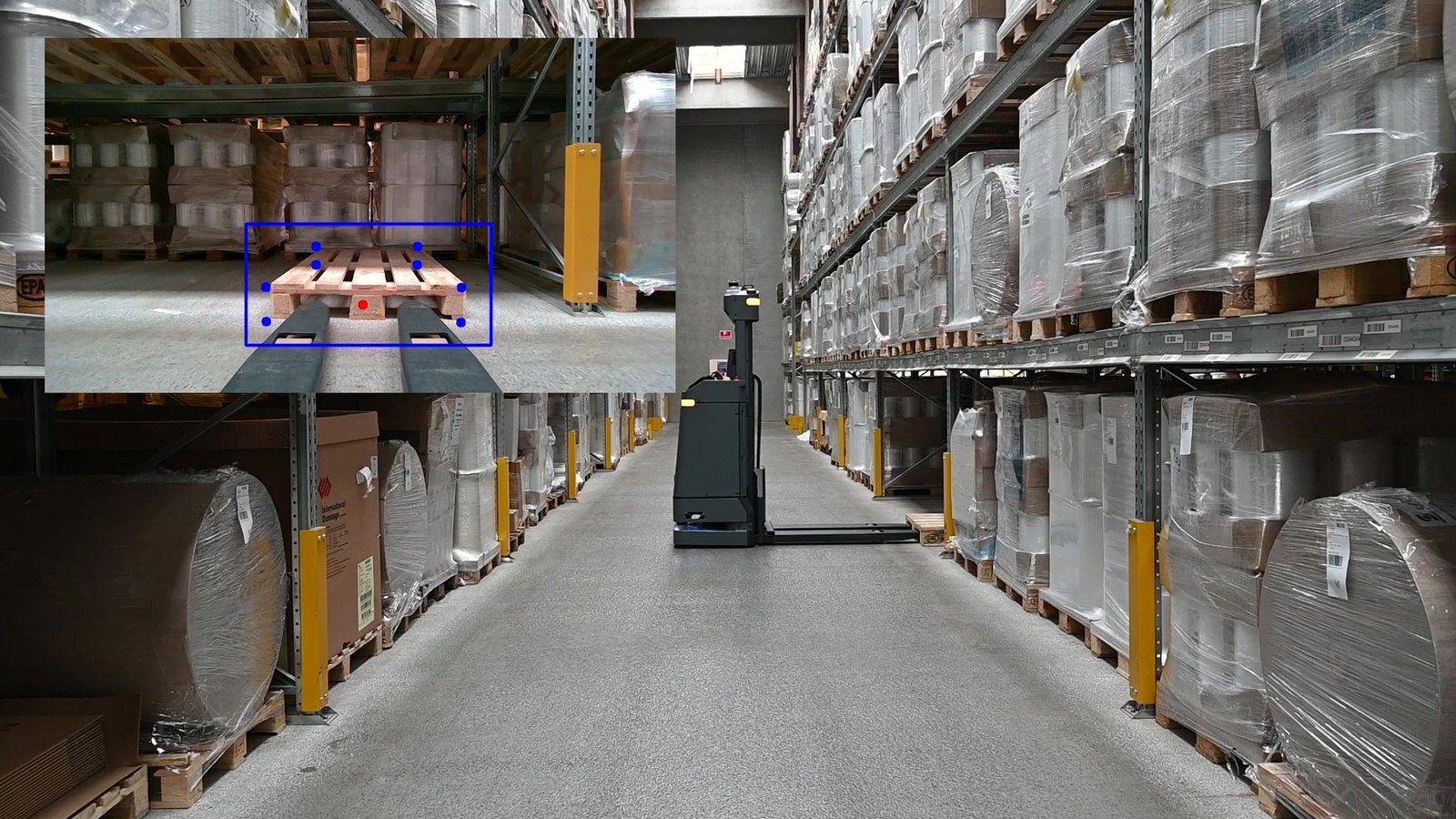 AMR per movimentazione pallet in magazzino con sistema di visione