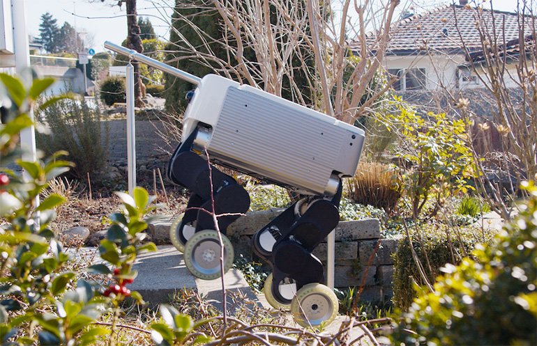 Robot RIVR per consegne a domicilio su scale esterne