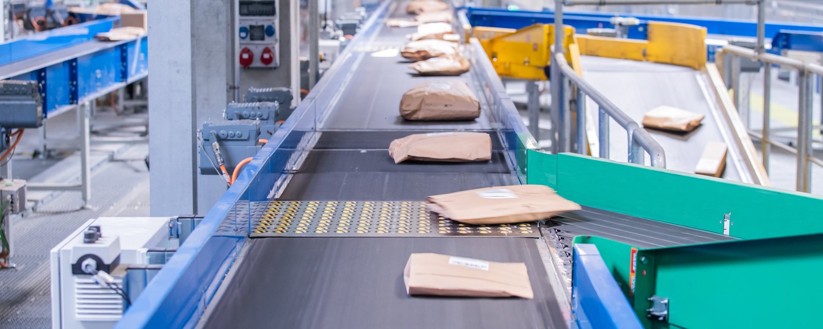 Sistema di smistamento e trasporto per e-commerce e parcel handling del portfolio Honeywell Transnorm