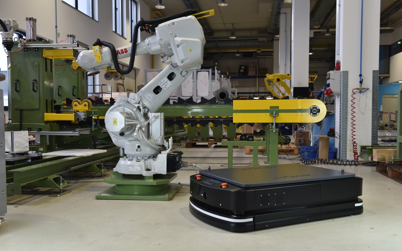 AGV industriale per flotta robotica e affidabilità della movimentazione interna