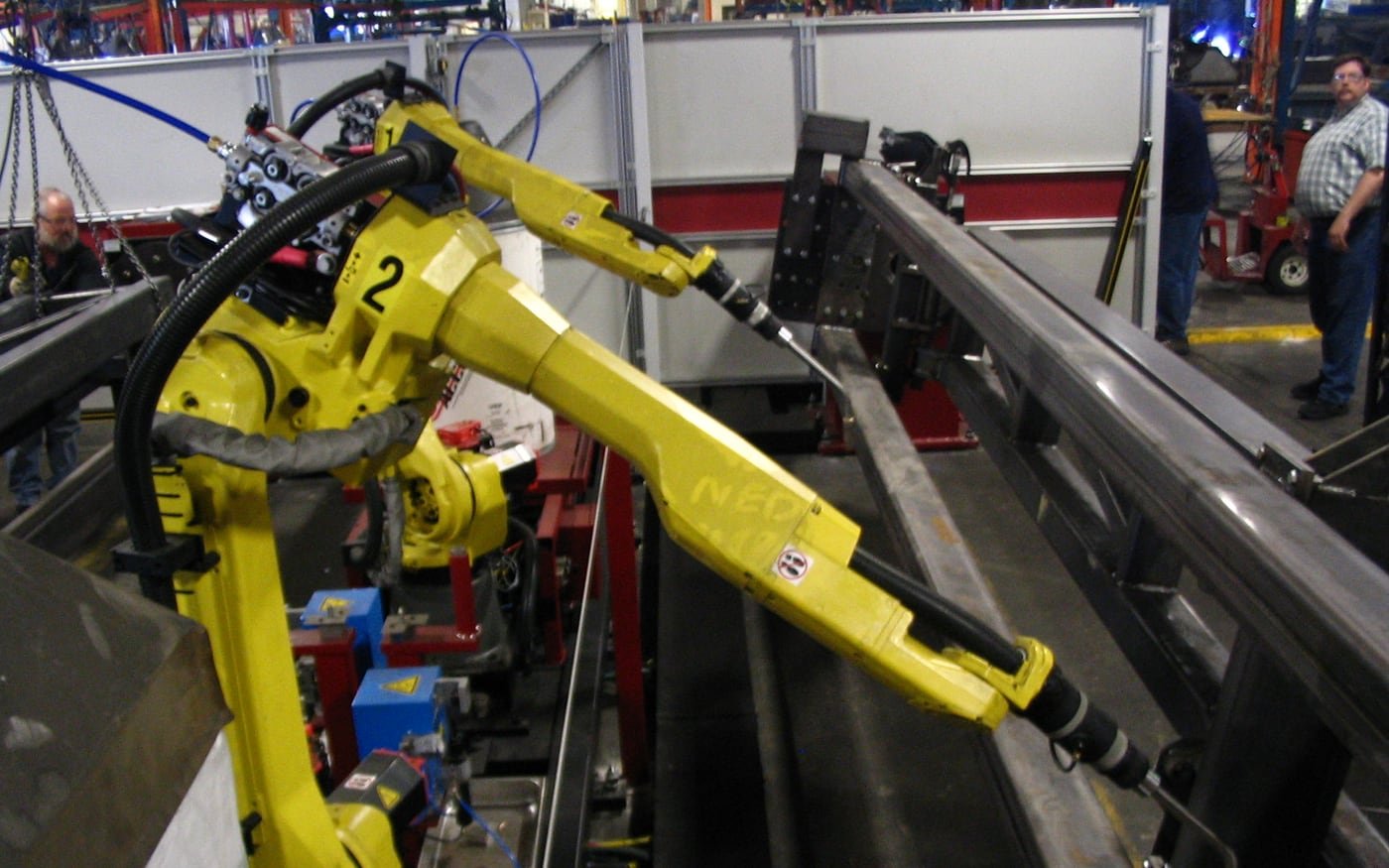 Cella di saldatura robotica con robot a sei assi e safety industriale
