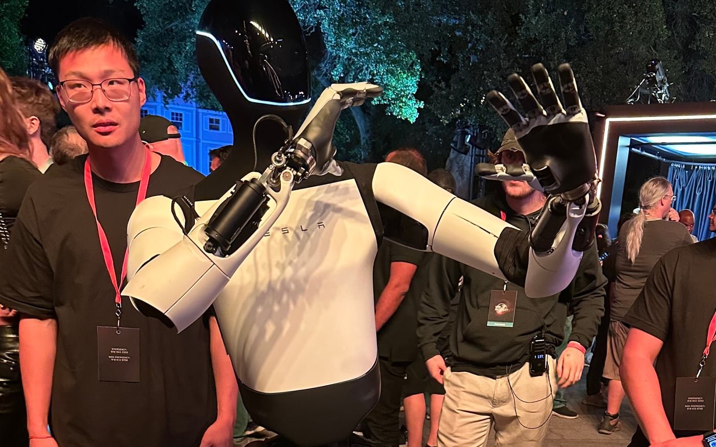 Robot umanoide industriale esposto come esempio di maturità hardware e software