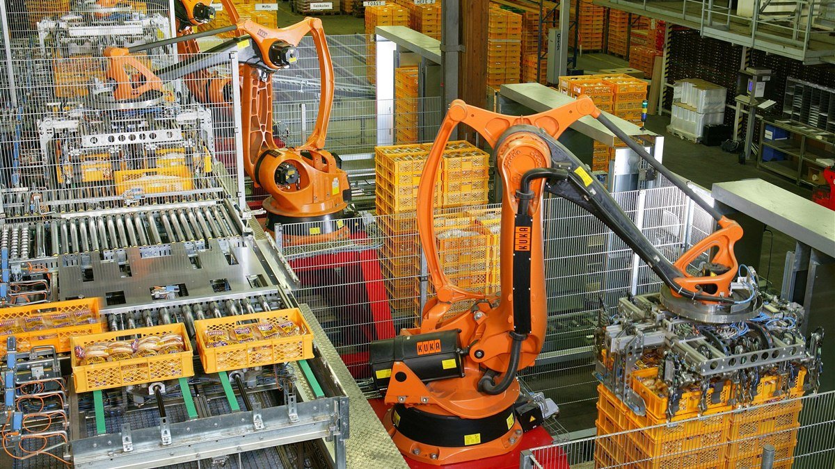 Robot industriale per palletizzazione e automazione di magazzino