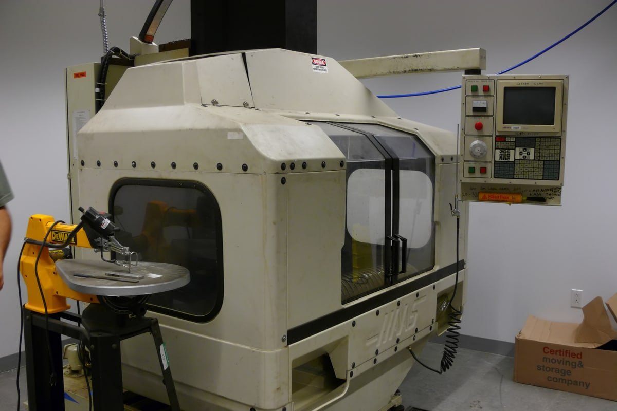 Centro di lavoro CNC usato per formazione e programmazione industriale