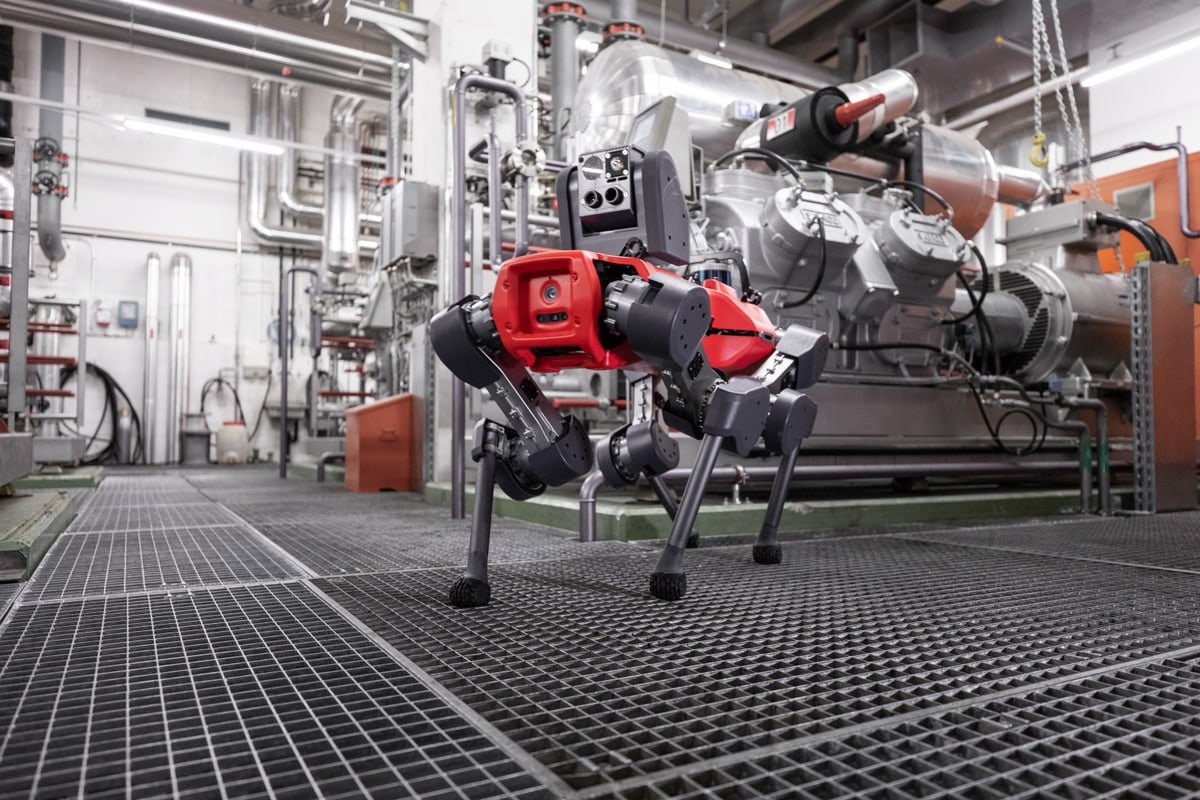 Robot quadrupede ANYmal in impianto industriale per ispezione autonoma