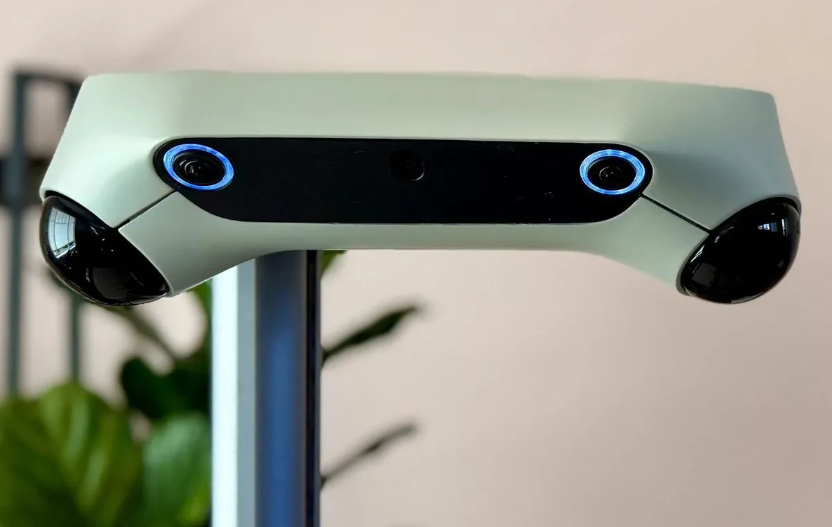 Dettaglio della testa sensorizzata di Stretch 4 con camere e sensori per navigazione domestica
