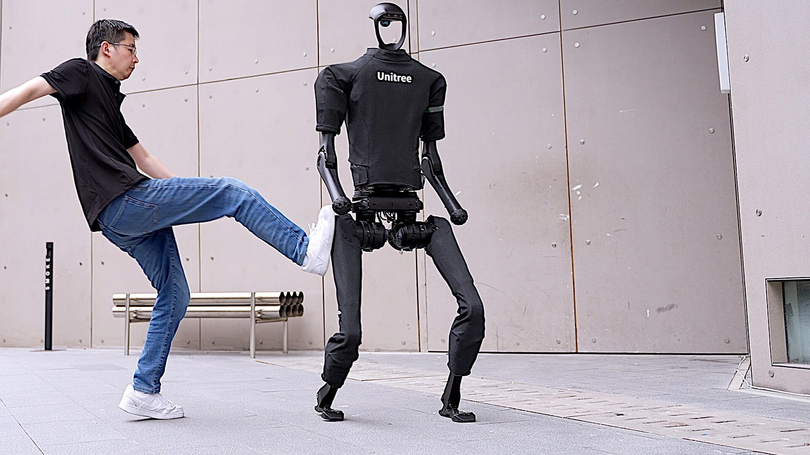 Test fisico di interazione con un robot umanoide Unitree H1