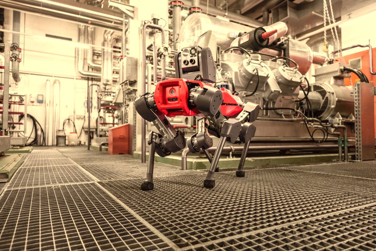 Robot quadrupede ANYmal in ambiente industriale per ispezione di asset energia