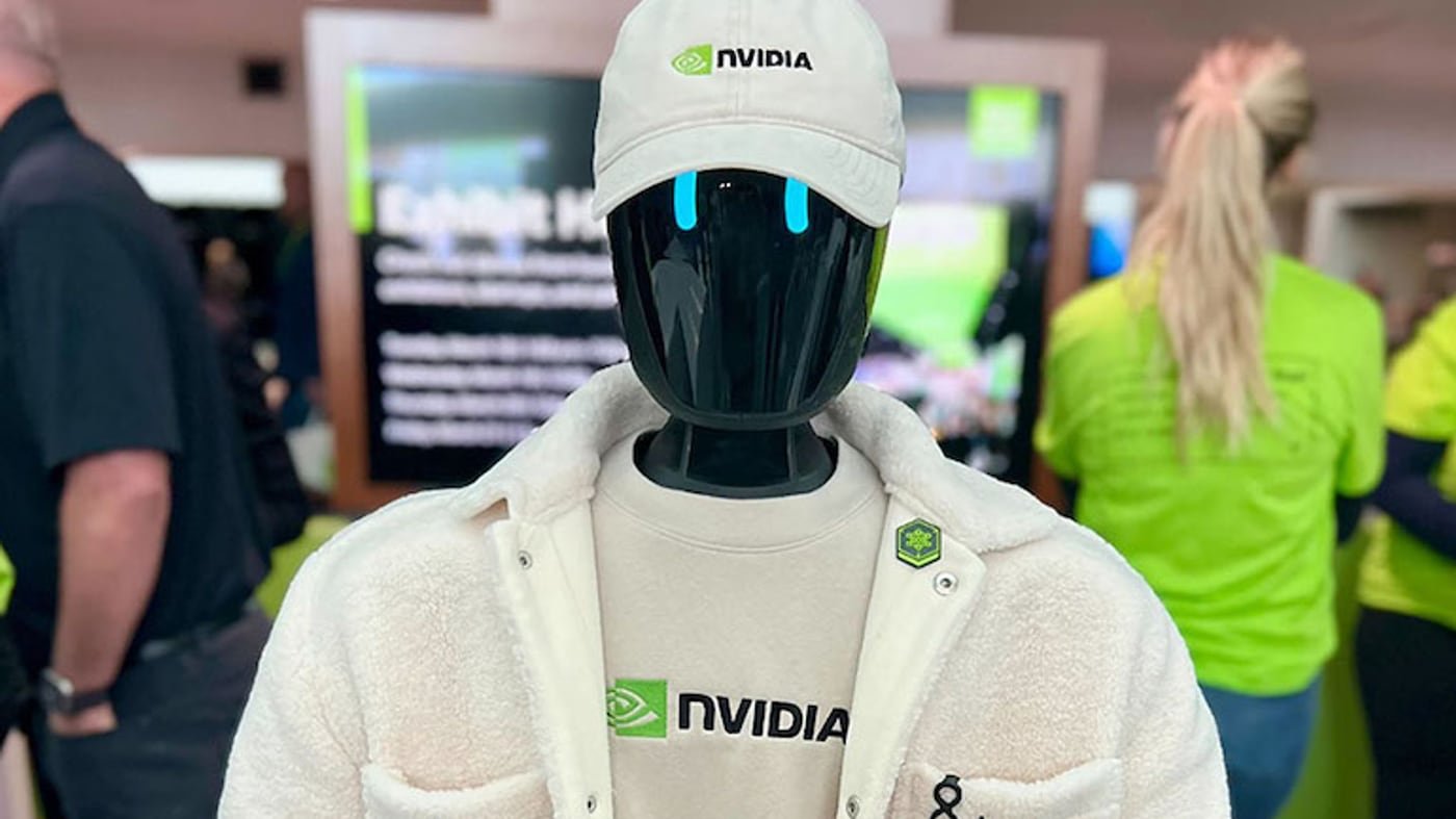 Robot umanoide IntBot Nylo esposto a CES 2026 in uno stand NVIDIA