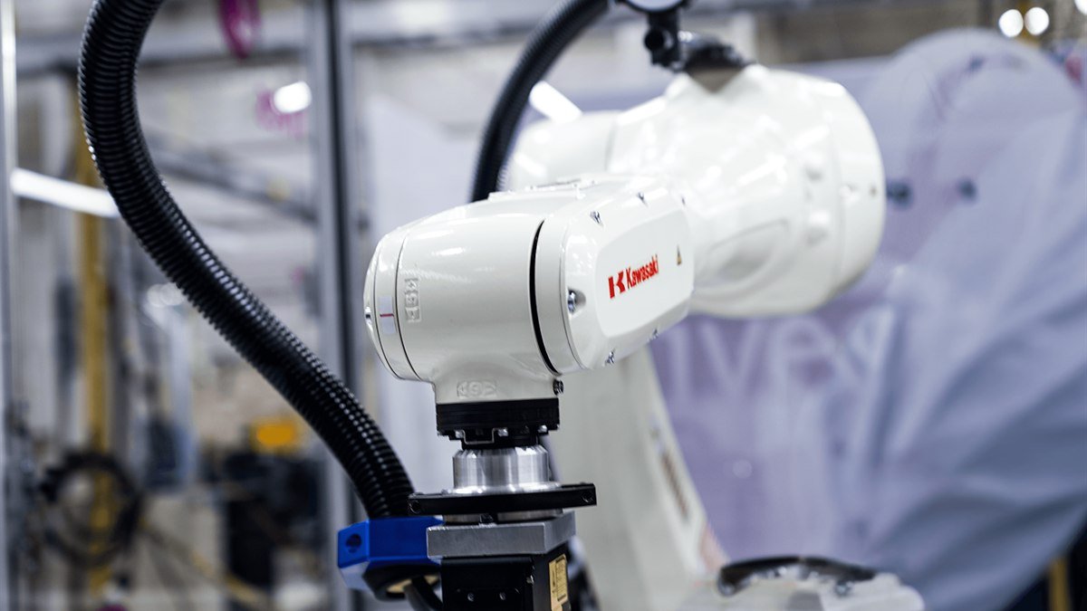 Robot Kawasaki con camera laser per ispezione saldature sincronizzata ad alta velocità