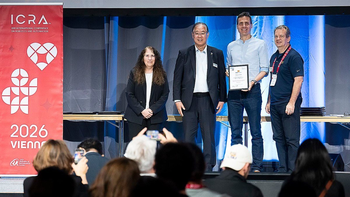 Cerimonia ICRA 2026 con consegna del premio IERA a Verity per i droni di inventario
