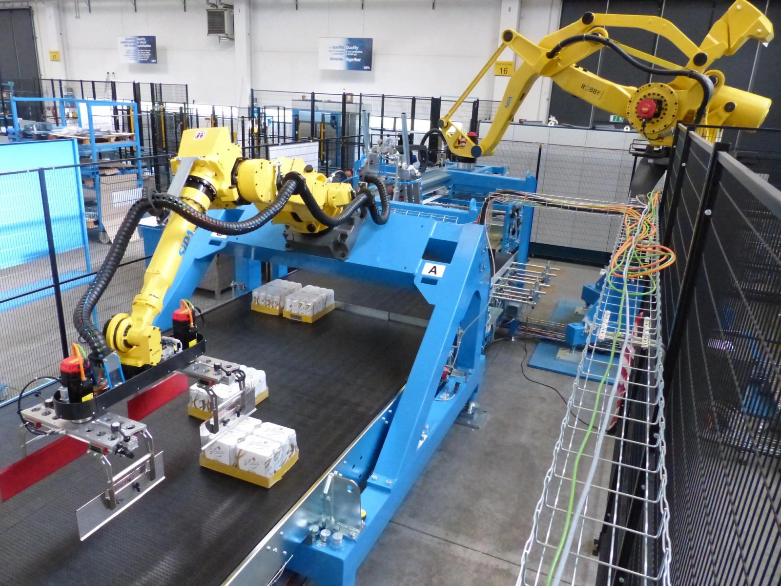 Cobot Dobot prepara kit di confezionamento in linea food